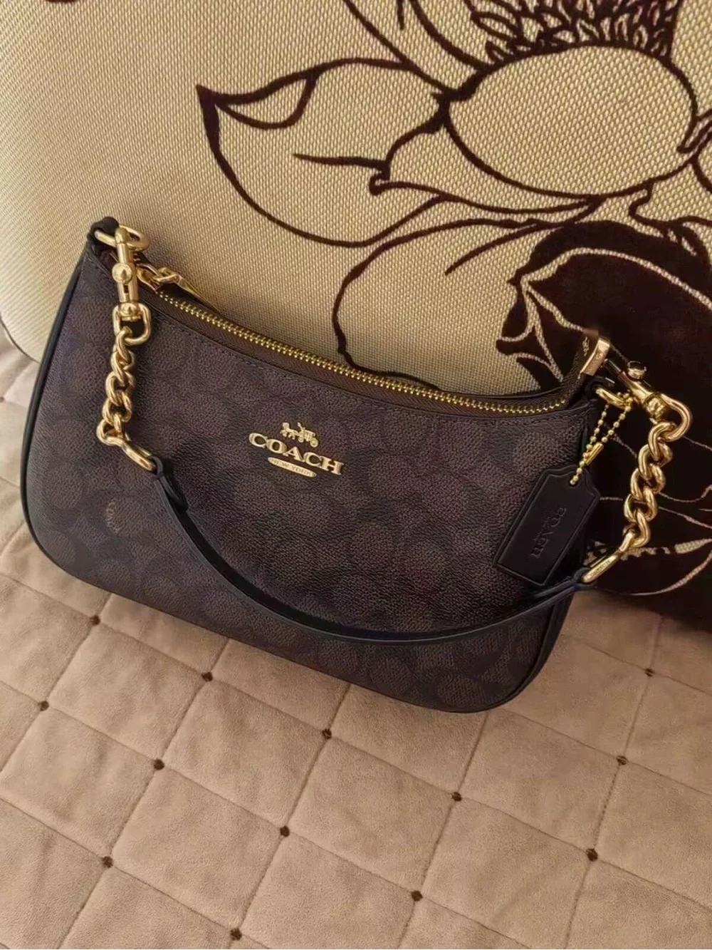 Coach compact shoulder